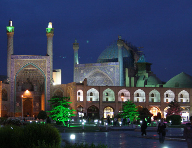 isfahan-bei-nacht-trolley-tourist