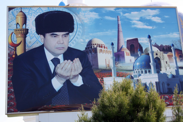turkmenistan-trolley-tourist
